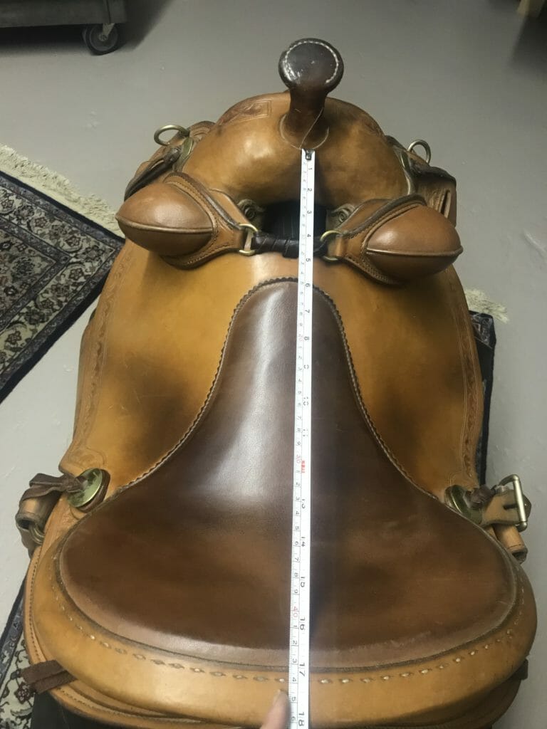 Parelli Natural Performer Saddle STD width, 16.5″ seat, with Theraflex pad (1375) The Trainer