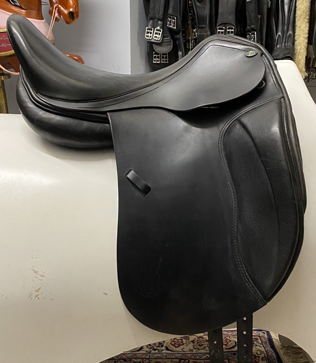 1067 Duett Fidelio 2 Dressage Saddle, 17.5" XW 38 The Trainer's Loft