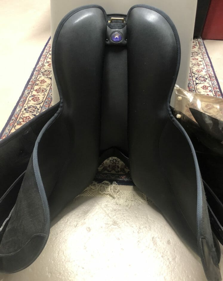 Wintec Pro Endurance Saddle, 18.5″ (0140) The Trainer's Loft