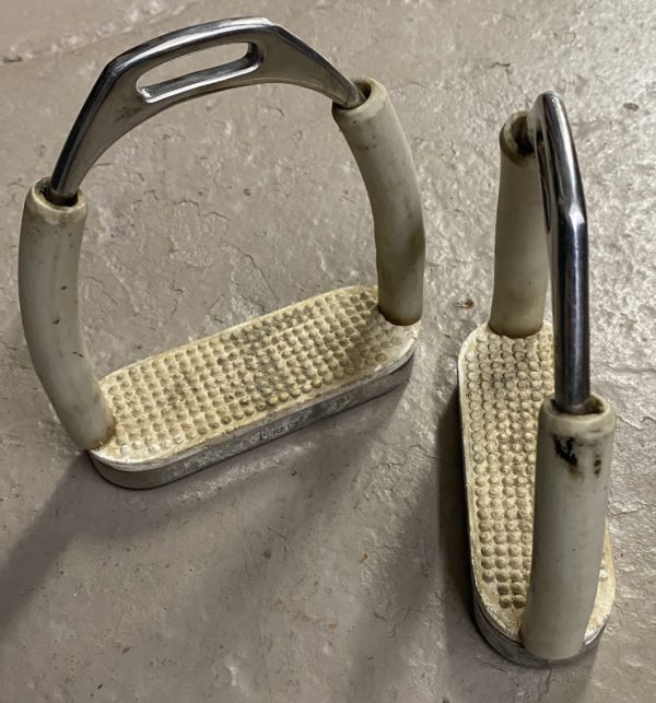 08902 Perri's Leather Jointed Stirrups, 4.5" The Trainer's Loft