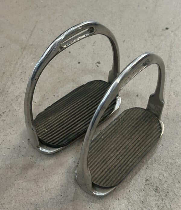 English Stirrup Irons, 4.5"