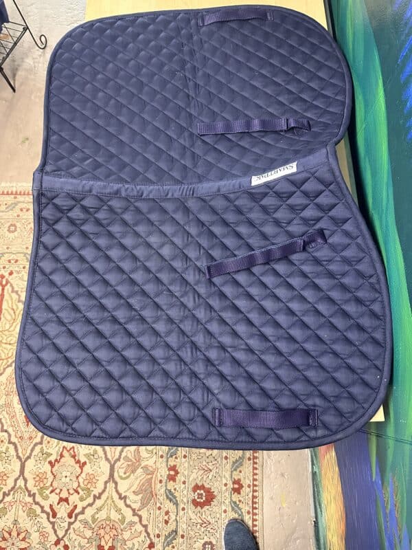 Material: Poly-cotton blend Spine Measurement: 22" Drop Measurement: 18" Style: All-purpose Like new condition