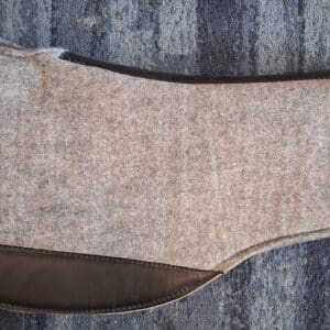 Tough-1 Contour Felt Endurance Saddle Pad on display