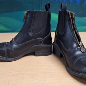 Ovation Blizzard Paddock Boots in Child Size 1 for youth riders