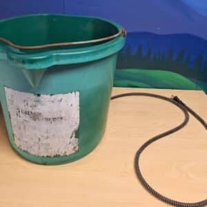 Farm Innovators Heated Flat-Back Water Bucket, 120W, 5 Gallon