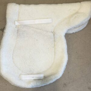 Fleece saddle pad with 20 inch spine and flaps